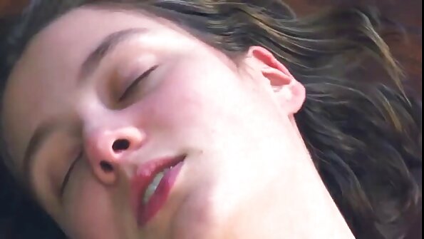 A vídeo pornô de novinha garota alternativa magrela Alessa Savage perfurada por um pau enorme
