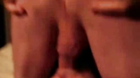 Dois melhor porno brasileiro peitos enormes estão sendo enrolados em um pau duro aqui