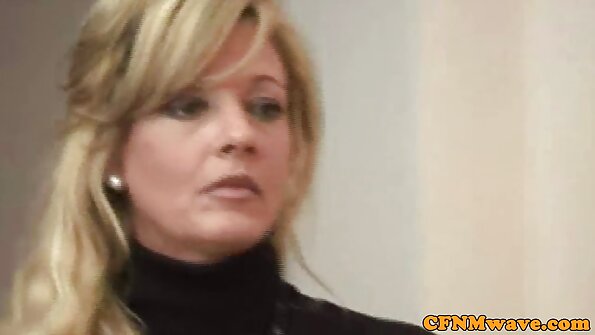 O mel oriental video porno camera escondida precisa de um dong branco em sua vagina apertada