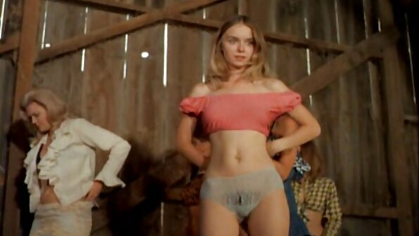 Jovem loira vídeo pornô brasileiro 2020 com maravilhoso corpo sexy fazendo amor com seu homem