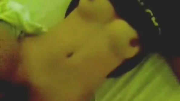 Amante de pau lascivo tem videos de sexo madrasta um vibrador enorme que ela chupa no tempo livre