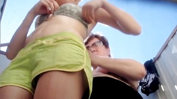 A puta anal deslumbrante que Adriana Chechik precisa colocar seu traseiro vídeo de pornô brasileiro para trabalhar
